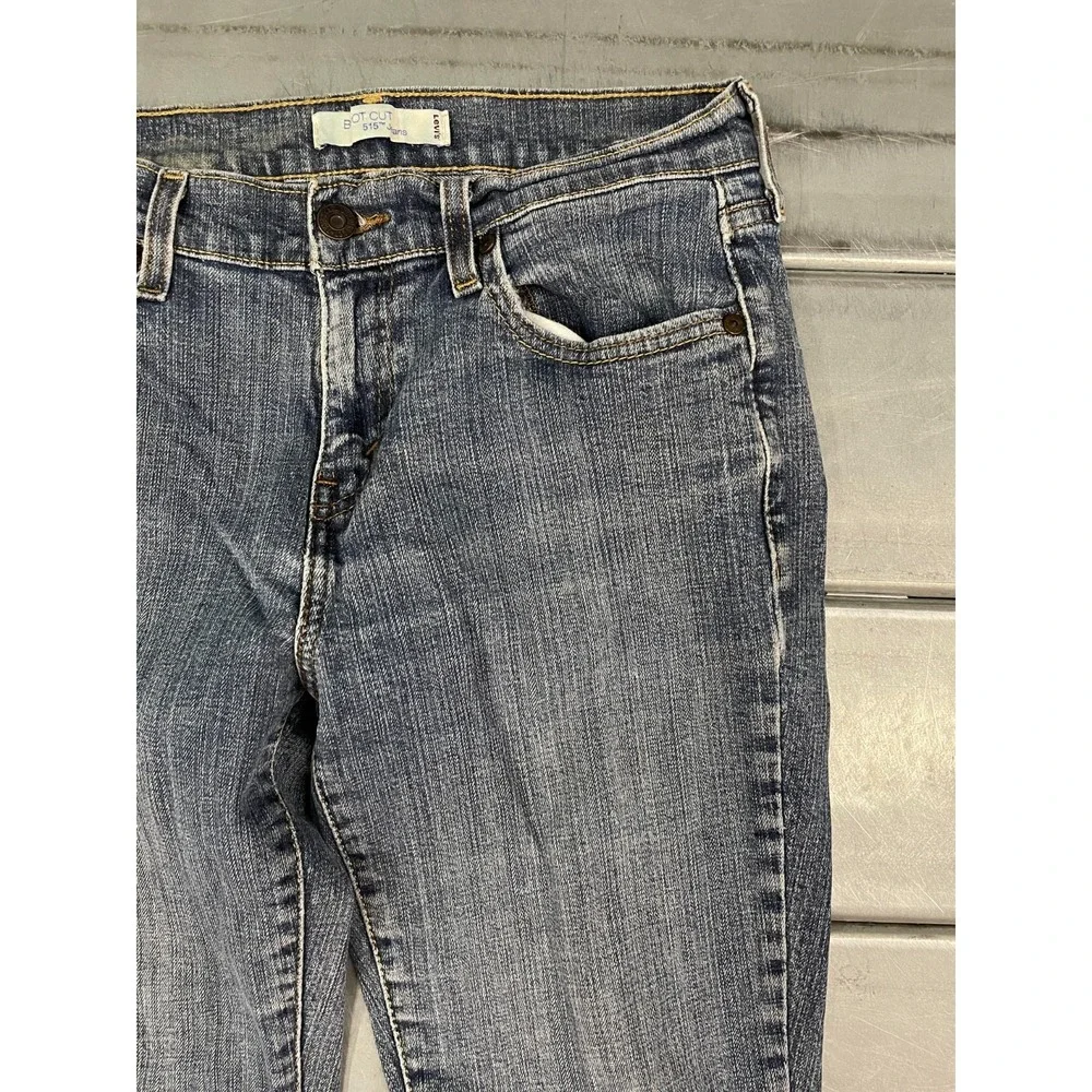 VTG Levis 515 Jeans Womens 6 28X31 Blue Medium Wash Denim‎ Boot Cut Distressed